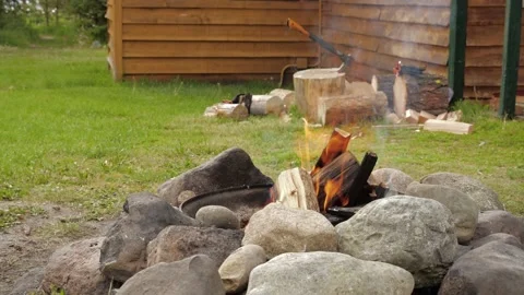 Camp fire close to cottage. Stock-Footage 156763905