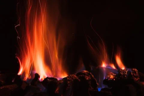 Camp fire in the dark night background Stock-Fotos