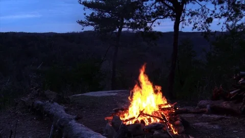 Camp fire Red River Gorge at dusk with sound Stock Footage 114145140