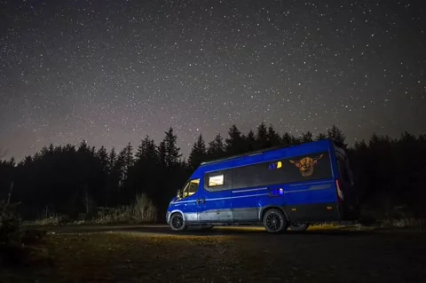 Camper van under a starry night sky Stock Footage 172522949