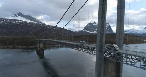 Campervan passing through suspension bridge Stock-Footage 85838707