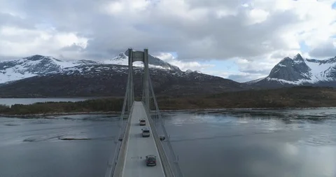 Campervan passing through suspension bridge Stock-Footage 85838817
