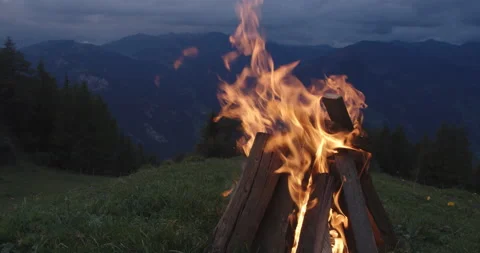 Campfire burning at dawn on a mountain Video stock 230408035