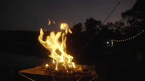 The campfire is for camping. Vídeos de archivo 167196378