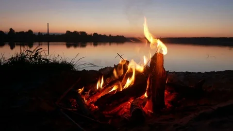 Campfire during a beautiful Sunset on a Beach. Video stock 78030093