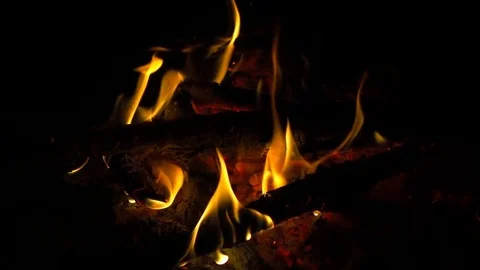 Campfire fire and hot coals at night close up, slow motion Video stock 85424876
