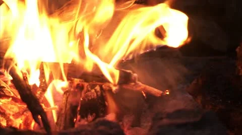 Campfire Flames in Wind Video Video stock 12761524