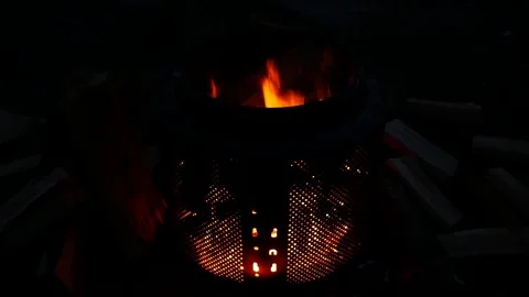 Campfire in metal ring at night. 库存影片 74866742