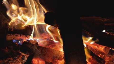 Campfire in slow motion 120fps close-up 스톡 동영상 128614536
