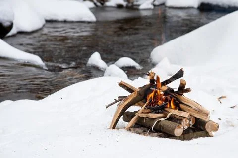 Campfire on snow in the winter forest Foto stock