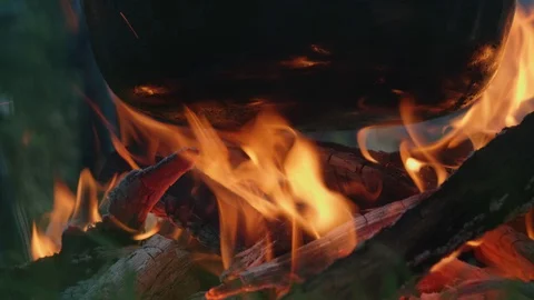 Campfire with soup in 4K. Stock Footage 129234881