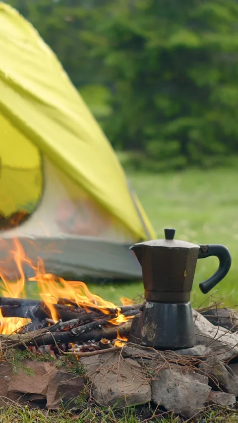 Camping Coffee Maker Heating On Campfire Near Tent 库存影片 334771665