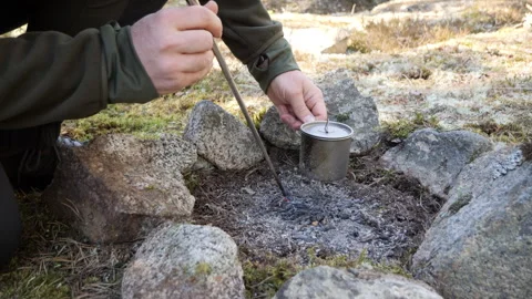Camping Pot Over Stone Fire Pit in Forest Vidéo 333403463