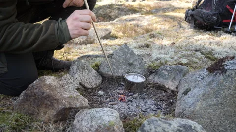 Camping Pot at Stone Fire Pit in Wilderness Vidéo 333403326