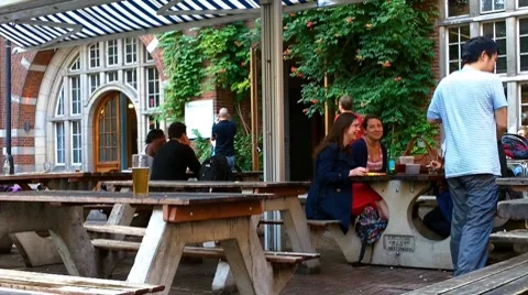 Campus Pub London 01 Vídeos de archivo 8564750