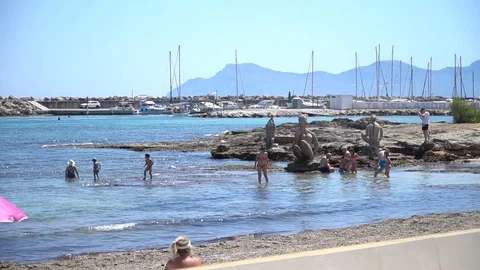 Can Picafort beach and statues 動画素材 128349317