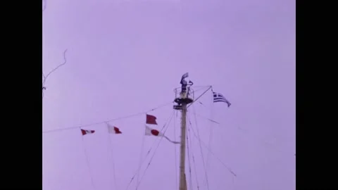Canada 1967, Cargo ship enter in the port Vidéo 224587325