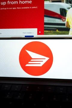 Canada post service tracking mail and parcel delivery 스톡 사진