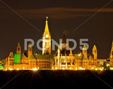Canadian parliament at night Stock Photos