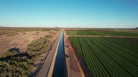 Canal Between Green Fields, Mohawk Valley Arizona 스톡 동영상 347213463