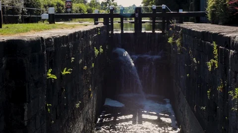 Canal lock 2 Video stock 98357881
