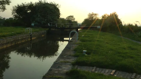 Canal lock in evening sun 库存影片 39196098