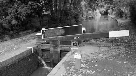 Canal lock, stratford canal inland waterway warwickshire england uk Stock Footage