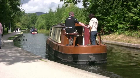 Canal narrowboat pulls away from Llangollen Wharf on the Llangollen Canal, Wales Stock Footage 47904062