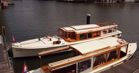 The canal ‘Oudeschans’ with small authentic salon boats 動画素材 100369959
