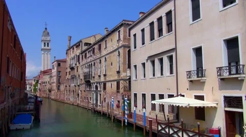 Canal view in venice Stock Footage 40135984
