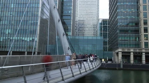 Canary Wharf Bridge Video stock 82767252