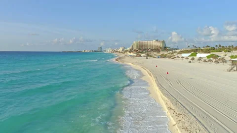 Cancun Hotel Zone - Empty beach 動画素材 137212800