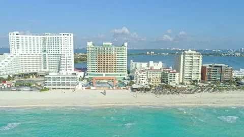 Cancun hotel zone empty beach 動画素材 137213293