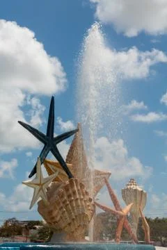 Cancun, Mexico-03 26 2017: downtown Starfish and seashell fountain Foto stock