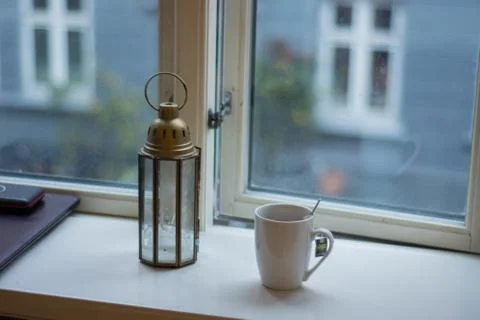 Candelar and cup of tea on table Foto stock