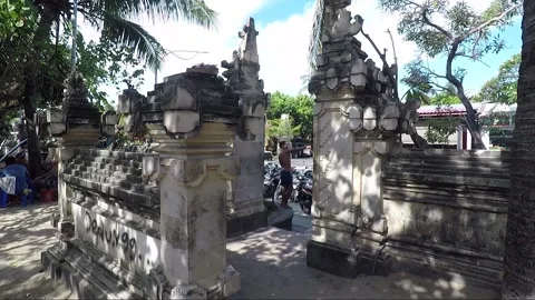 Candi Bentar or Split gateway Entrance, Kuta beach, Bali, Indonesia Vídeos de archivo 303092674