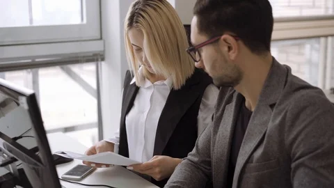 Candid creative busines man and woman discuss project in office. Medium shot Vidéo 103110123