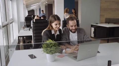 Candid creative busines man and woman discuss project in office and look at Vídeo Stock 103110262