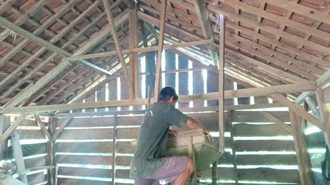 Candid Rice Mill Operator Working in Traditional Factory Vídeo Stock 335019067