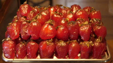 Candied strawberries Close-Up 動画素材 308817183