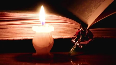 Candle and book 動画素材 335612163