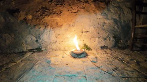 Candle burning in the dark in slow motion Vidéo 297217271