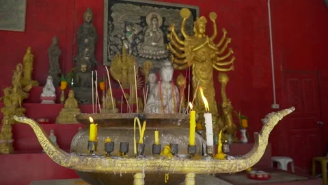 A candle burns in the Budi temple 動画素材 229530375