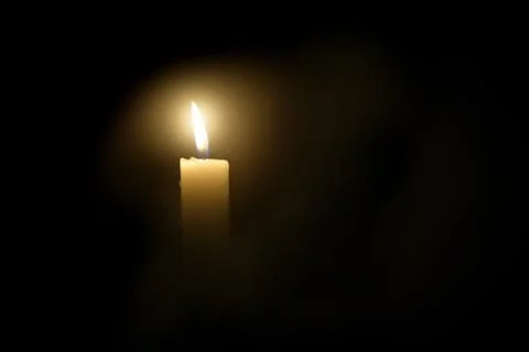 Candle in the dark. Foto stock