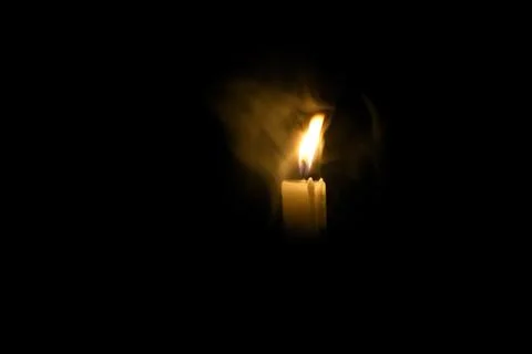 Candle in the dark. Foto stock