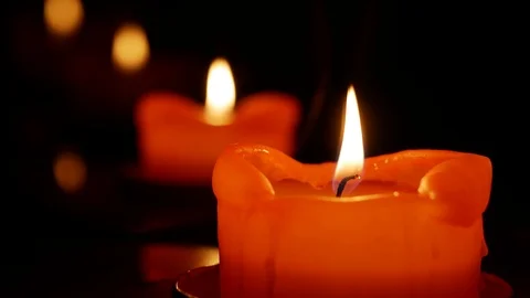 Candle in dark with reflections short infinite loop Vídeo Stock 102961141