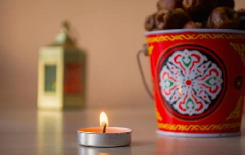 Candle with dates for Ramadan Iftar 스톡 사진