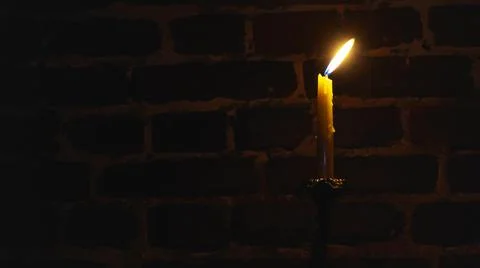 Candle flame close-up on a dark background. Melted Wax Candle light border de Foto stock