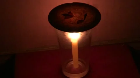 Candle flame (real time) : How long a candle can survive into a closed glass? Video stock 41707367