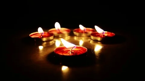Candle light in dark background Видео 84213267